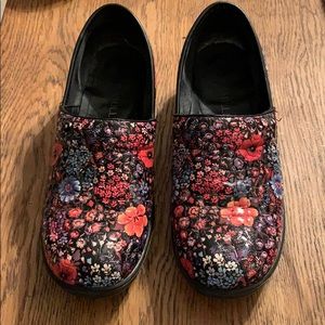 Women’s slip on clogs
